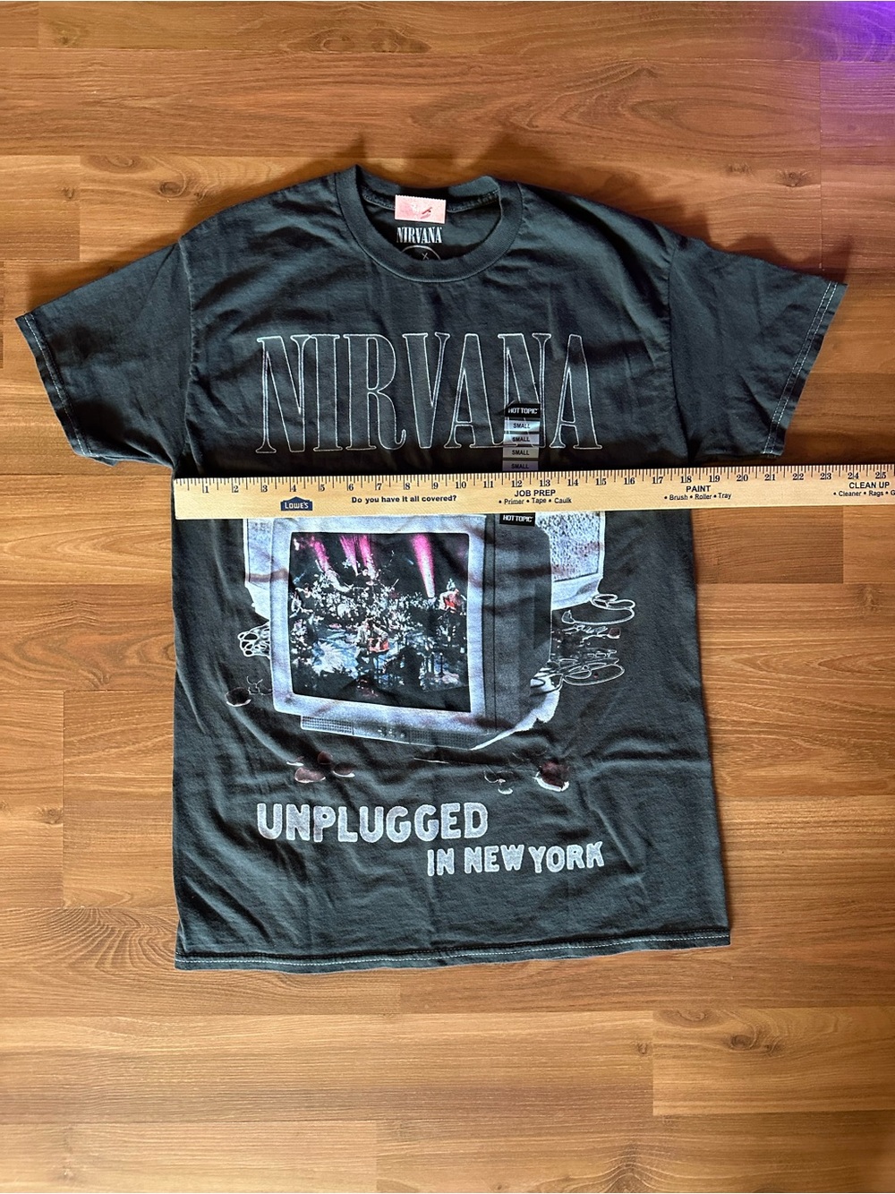 Hot Topic Black Nirvana 'Unplugged In New York' Graphic Tee - Picture 4 of 7